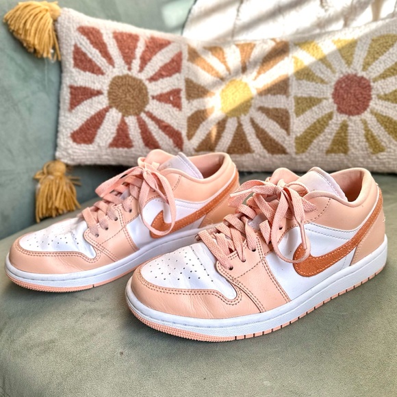 Nike Air Jordan 1 Low - Picture 1 of 8